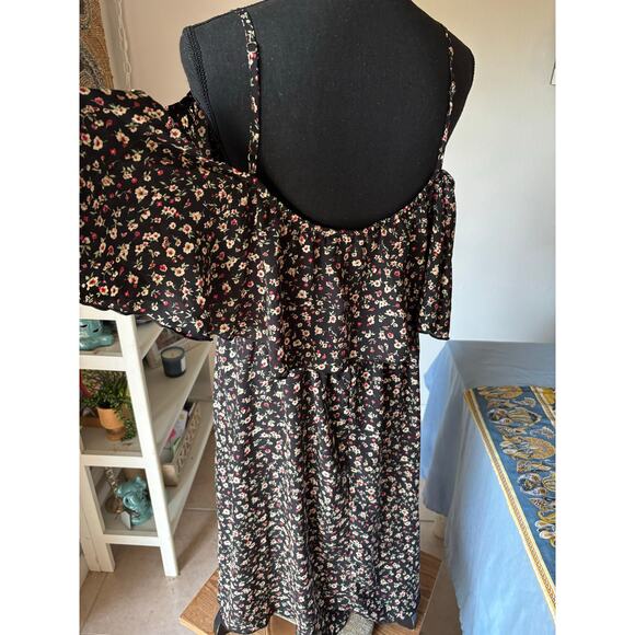 Black and Pink Off-Shoulder Flutter Sleeve Midi Sundress - Picture 4 of 5